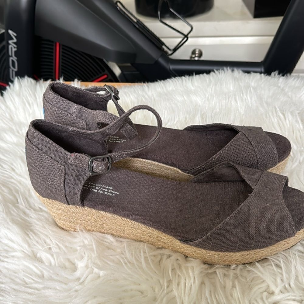 Toms Brown Canvas Espadrille Wedge Sandals with Ankle Strap - Picture 2 of 7